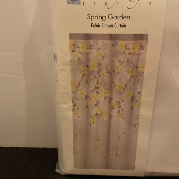 Saturday Knight Limited Spring Garden Fabric Shower Curtain 70x72” new open pkg - Picture 6 of 7
